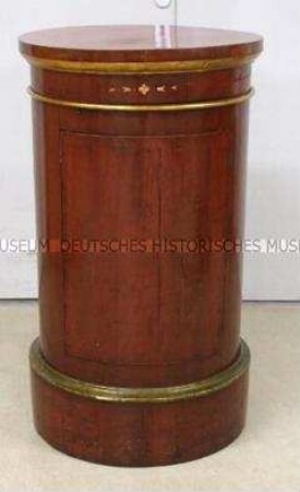 Trommelschränkchen - Teil eines Biedermeier-Zimmers