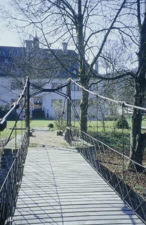 Gehweg ü. d. Ruhr im Park v. Haus Laer in Meschede