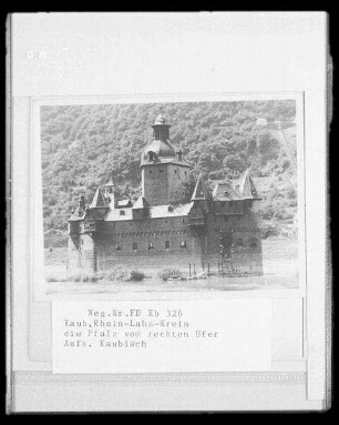 Kaub. Burg Pfalzgrafenstein (1326/1327 Gründung, um 1338/1342? Erweiterung, 1607 Umbau). Ansicht vom rechten Rheinufer