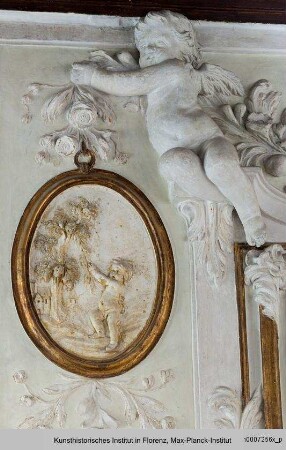Stuckreliefs mit Puttendarstellungen : Putto, an einem Ast ziehend