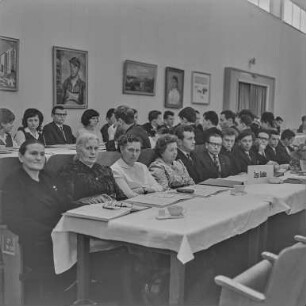 VI. Bundeskongress der Domowina in Hoyerswerda : Hoyerswerda. Saal mit Teilnehmern des VI. Bundeskongresses der Domowina
