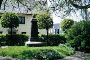 Kriegerdenkmal am Dorfplatz