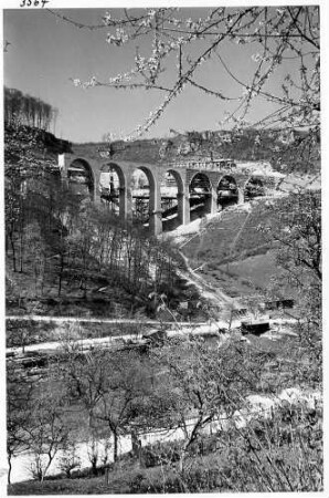 Drachenlochbrücke, km 152,933 Die Brücke wurde 1935 - 1937 gebaut, 1945 gesprengt und 1949/50 wieder aufgebaut.