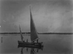 Segelboot : Männer Segeln durch die Bucht von Chioggia.