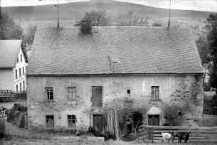 Büttner-Hunger-Gut : altes Bauerngut in Steinbach; Hintergrund der Glösenstein; li. Landhaus Thost