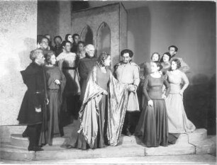 Griselda. Zehn Szenen von Gerhart Hauptmann. Staatsschauspiel Dresden, Dresdner Erstaufführung 14.10.1931 : Paul Paulsen als Graf Eberhard, Clara Salbach als Gräfin Eberhard, Adolf Ziegler als Graf Heinz, Tom Farecht als Fürst, Grethe Volckmar als Griselda, Willi Kleinoschegg als Markgraf Ulrich und Antonia Dietrich als Baronin