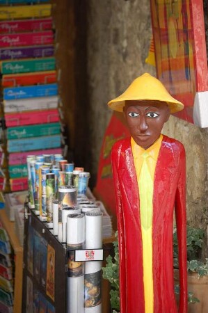 Geschenkartikel-Geschäft in der Kleinstadt St-Paul, bei Nizza