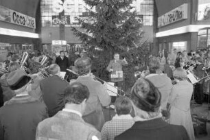 Posaunenchor Karlsruhe-Rüppurr. Traditionelles Weihnachtskonzert im Karlsruher Hauptbahnhof