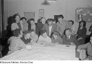 Gruppenporträt der Hausgemeinschaft