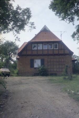 ehemaliges Gut Trenthorst-Wulmenau: Trenthorst 31: traufständiges Wohnhaus (ehemalige Försterei): Giebelseite