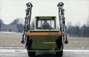 Fotografie: Mineraldüngerstreuer, Auslegerstreuer, Pneumatische Verteilung, Transport