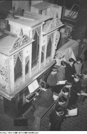 Dresden, Kreuzschüler im Orgelbaubetrieb Jehmlich, 1957