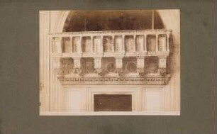 San Lorenzo, Florenz Orgelempore: Orgelempore über der Tür des Klosters