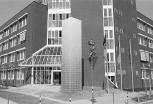 Staatsschuldenverwaltung Baden-Württemberg und Landesoberkasse Karlsruhe in der Steinhäuserstraße 11