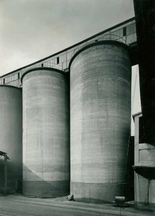 Zementsilos, 1956