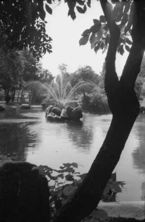 Wasserspiele im Nymphengarten.