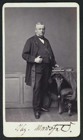 Porträt Carl Eduard Mannsfeld : Porträt Carl Eduard Mannsfeld (1822-1874; Rechtsanwalt, Abgeordneter des Sächsischen Landtages), aufgenommen von Hanns Hanfstaengl in Dresden, Stallstraße 1. Albuminpapier auf Karton; 10,5 x 6 cm