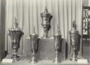 Vitrine 29: Nürnberger silbervergoldete Deckelpokale & Sächsische silbervergoldete Deckelpokale