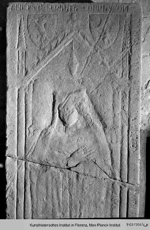 Grabplatte mit der Darstellung der Verstorbenen und Wappen