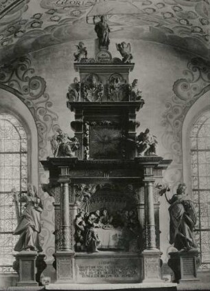 Altar mit Relief des letzten Abendmahls