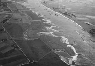 Rheinstrecke bei Niedrigwasserbei Emmerich/Rhein