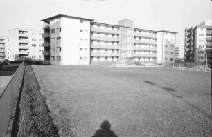 Freiburg; [Betzenhausen-]Bischofslinde: Quergebäude Wilmersdorfer Straße