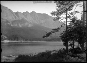 Blick über den Eibsee zum Zugspitzmassiv