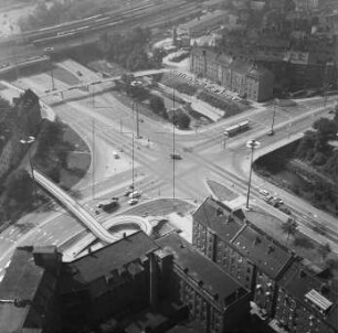 Straßenkreuzung Wilhelm-Pieck-Straße (Stauffenbergallee) und Thälmannstraße in Erfurter Krämpfervorstadt : Blickrichtung Südwesten