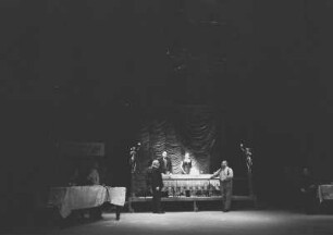 Szenenbilder aus "Der Besuch der alten Dame", tragische Komödie von Friedrich Dürrenmatt. Volksbühne Berlin, 24.02.1965