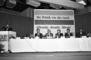Freiburg im Breisgau: Bundesjustizminister Klaus Kinkel, Otto Graf Lambsdorff und Walter Döring beim Landtagswahlkampf