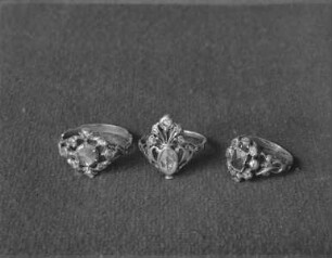 Ring mit Blütenmotiv
