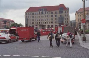 Dresden-Altstadt, Altmarkt. Ansicht mit Einsatzfahrzeugen