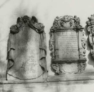 Zwei Epitaphien (links Familie Fischer)