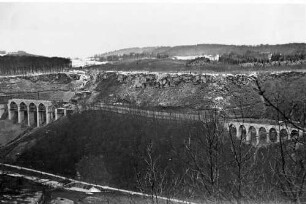 Drachenlochbrücke, km 152,933 links Drachenlochbrücke, rechts Himmelsleiterbrücke, Die Brücke wurde 1935 - 1937 gebaut, 1945 gesprengt und 1949/50 wieder aufgebaut.