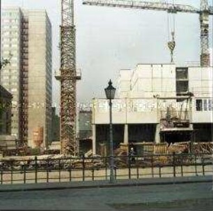 Bau von Plattenbauten auf der Fischerinsel
