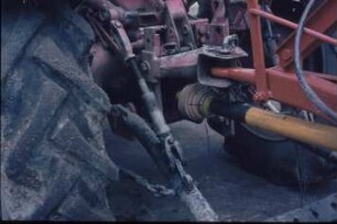 Fotografie: Traktor, Antriebs- und Anbausystem, Gelenkwelle, Zugmaul, Einachsanhänger