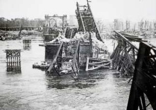 Zerstörte Brücken am Rhein
