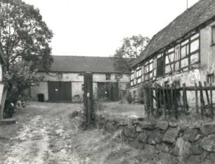 Königsbrück-Gräfenhain, Hauptstraße 22. Dreiseithof (1. H. 19. Jh.). Scheune und Wohnstallhaus