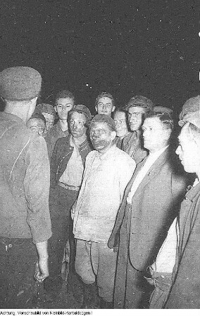 Freital. VEB Steinkohlenwerk "Willi Agatz" Freital. Ernst Lohagen, erster Sekretär der SED-Landesleitung Sachsen bei den Bergleuten nach einer Sonderschicht, Juli 1951 & Freital. VEB Steinkohlenwerk "Willi Agatz" Freital, 21. Juli 1951 & Freital. VEB Steinkohlenwerk "Willi Agatz" Freital. Die Bergarbeiter H. Gläser und H. Schröder werden vom 1. Sekretär der SED-Landesleitung Sachsen, Ernst Lohagen, für eine Sonderschicht ausgezeichnet, Juli 1951