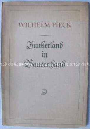 Broschüre mit dem Text der Rede von Wilhelm Pieck zur Einleitung der Bodenreform und weiteren Dokumenten zur Agrarpolitik in der SBZ/DDR