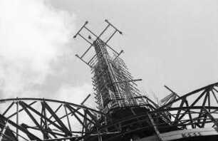 Paris: Eiffelturm, Blick von der Spitze, Antenne auf der Spitze
