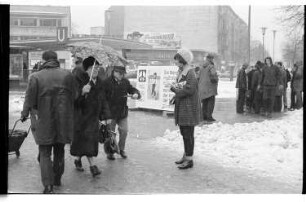 Kleinbildnegativ: Mahnwache, 1965
