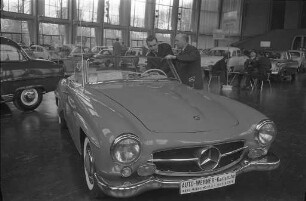 Gebrauchtwagen-Ausstellung in der Schwarzwaldhalle.