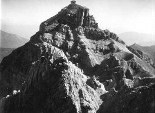 Deutschland? Alpen (?). Gipfel mit Aussichtspavillon