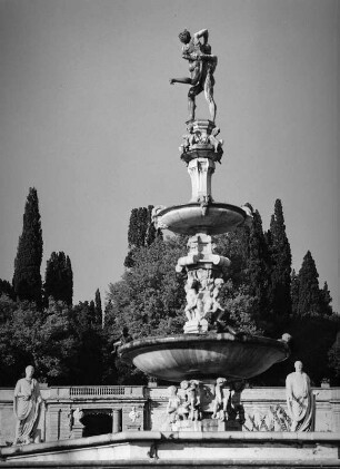 Brunnen in einem Villengarten bei Florenz