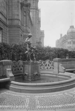 Brunnen am Gymnasium