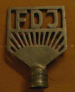 Fahnenspitze mit Emblem der FDJ