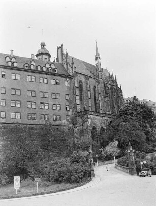 Stifts- und Schloßkirche St. Georg : Altenburg. Stifts- und Schloßkirche St. Georg (1439-1441, Erweiterung 1463-1465). Ansicht von Südost mit Schloss