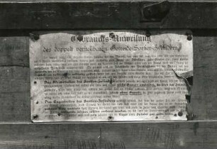 Dreschmaschine : Dreschmaschine. Holz, Eisen. nach 1854. Detail: Gebrauchsanweisung. Niesky-Ödernitz, Helmut-Just-Straße 37, Gehöft