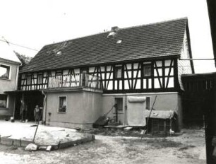 Niederalbertsdorf (Langenbernsdorf-Niederalbertsdorf), Dorfstraße 137. Vierseithof (E. 18. Jh.). Wohnstallhaus. Hofansicht